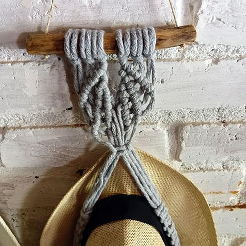 Porta chapéu de macramê