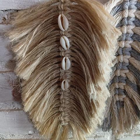 Móbile de folhas de macramê