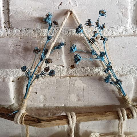 Móbile de folhas de macramê