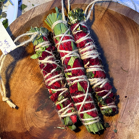 incenso natural de rosas vermelhas