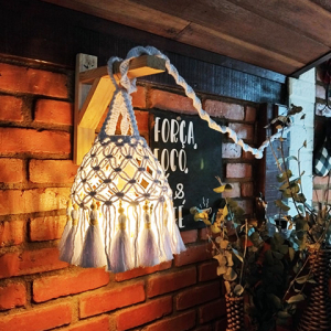 Luminária de Parede Artesanal em Macramê e Madeira